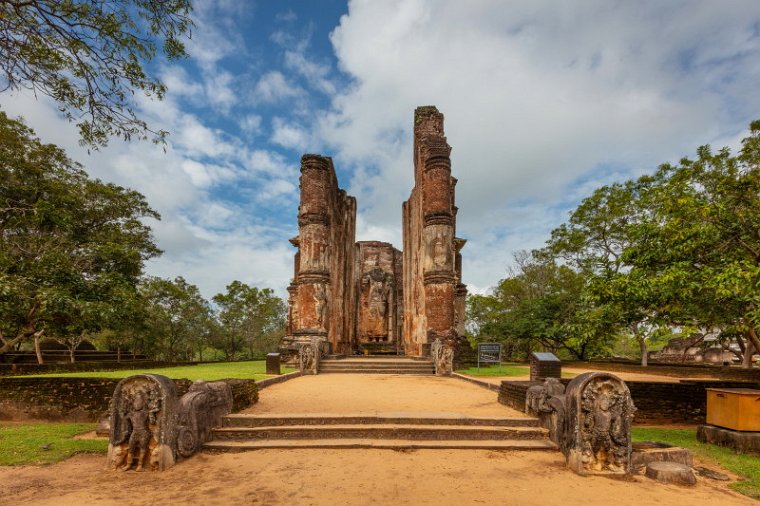 027 Polonnaruwa, lankatilaka.jpg